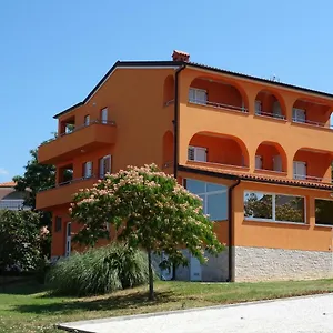 Orange Apartment Medulin